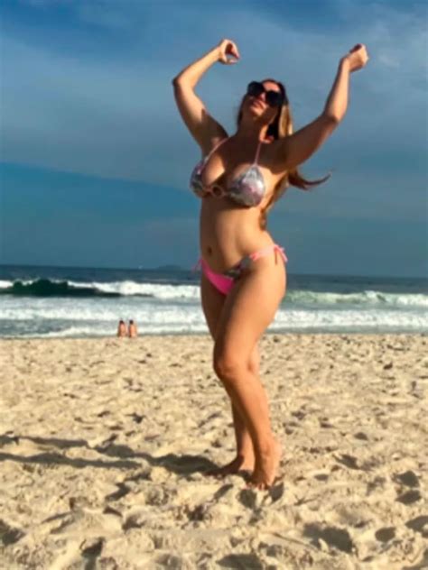 Belén Francese subió fotos en bikini y les respondió a quienes critican su cuerpo No soy