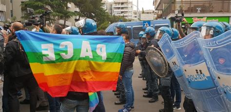 VIDEO Casal Bruciato Blindato Per Presidio Antifascista Tensione