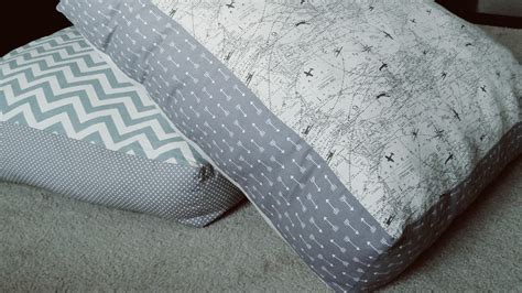 Eclectic Momma: DIY Floor Pillows