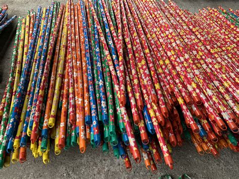 Wooden Grain Broom Handle Sticks Raw And Pvc Coated 100 Eucalyptus Flower Mop Stick 84