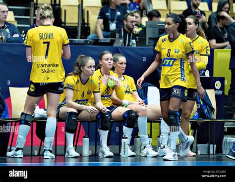 Joueuses Su Doises Apr S La D Faite Au Championnat Du Monde De Handball