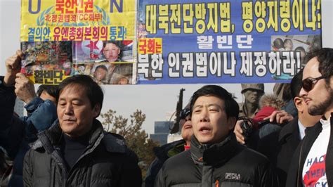 한국 민간단체들 대북 전단 살포 재개