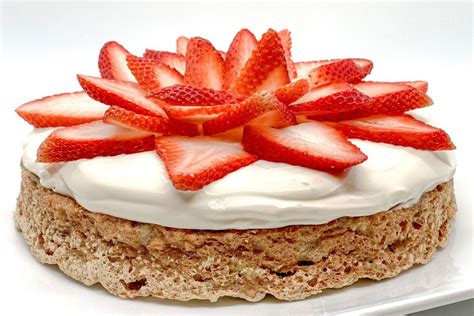 Strawberry Meringue Cake Mostachon Stahmanns Pecans Sweet Recipes