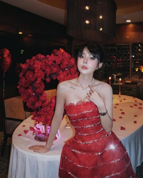 Bạn gái Vũ Văn Thanh chăm khoe vẻ căng tràn chẳng cần bikini tí hon