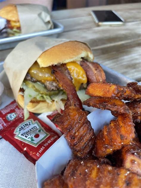 10 Of The Best Burgers In Atlanta