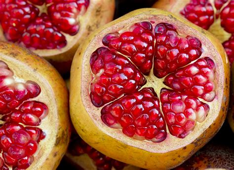 How to Eat a Pomegranate Fruit | Healthfully