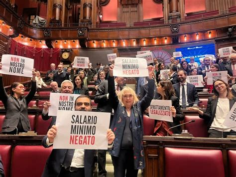 S Al Salario Minimo Ma Spariscono I Euro Le Opposizioni Insorgono