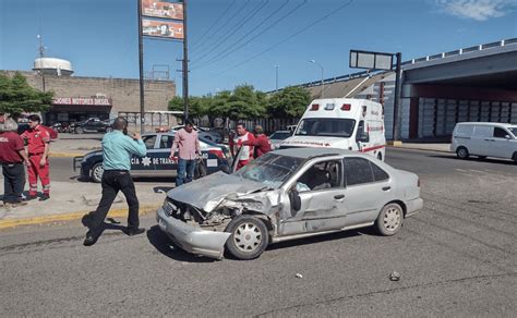 Aparatoso Choque Entre Autos Deja Dos Heridos En Guasave