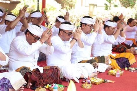 Pesan Wali Kota Jaya Negara Dalam Memaknai Hari Suci Galungan Dan