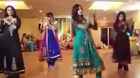 Mujhe Rang Dy Desi Pakistani Girl Dancing Mehndi Video Dailymotion