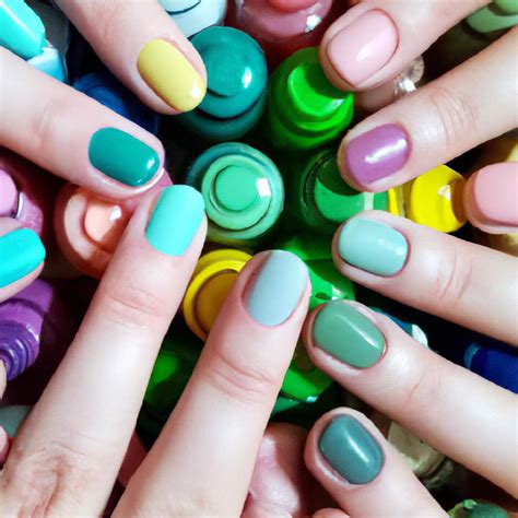 Descubre cómo elegir el esmalte de uñas perfecto con estos consejos