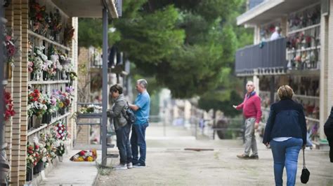 Los Zaragozanos Llenan El Cementerio De Torrero Como Adelanto A Todos