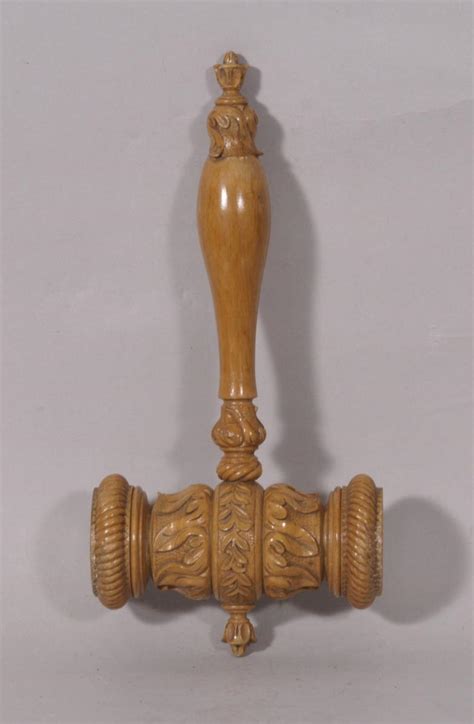 S5550 Antique Treen 19th Century Carved Lime Wood Gavel Bada