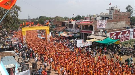 पनागर में बागेश्वर धाम सरकार की भागवत कथा कलश यात्रा जहां तक नजरें