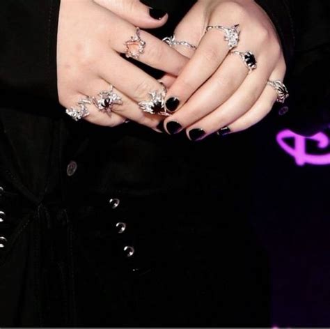 The Ringssssss Edgy Jewelry Billie Eilish Hands With Rings