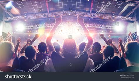 181,618 Concert audience Images, Stock Photos & Vectors | Shutterstock