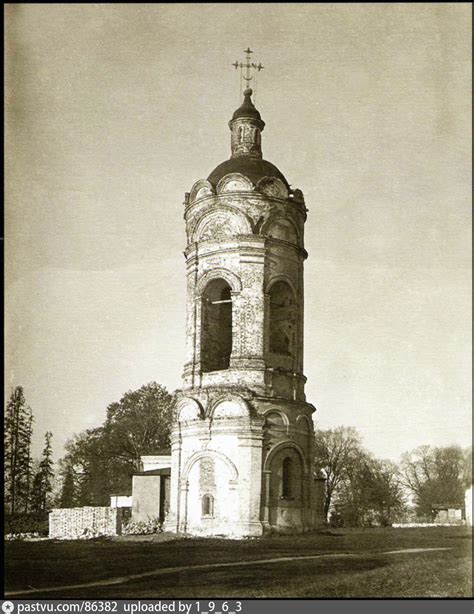 Церковь-колокольня Св.Георгия XVI в. в Коломенском. Вид с востока