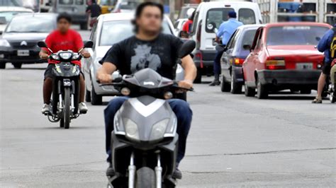 Cuál es la multa por no llevar casco en motocicleta