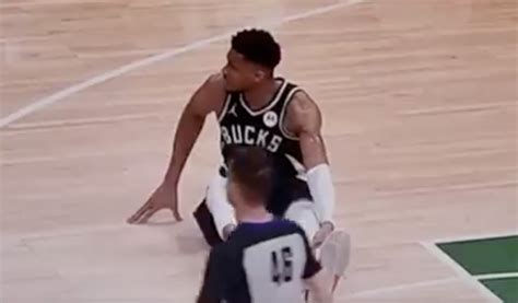 Video: Giannis Antetokounmpo Leaves Game After Non-Contact Injury - The ...