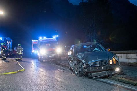 Fotos Zwei Verletzte Bei Verkehrsunfall Auf B In Bischofswiesen