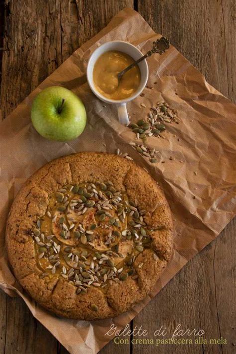 Galette Di Farina Di Farro Con Crema Pasticcera Alla Mela