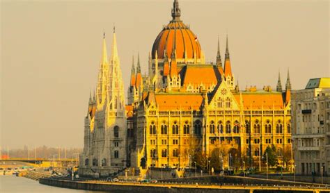 Унгария зе озъби на ЕС: Ще си говорим и преговаряме с когото си искаме ...