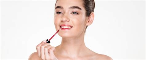 Nggak Bikin Bibir Kering Ini 11 Rekomendasi Lip Cream Lokal Harga