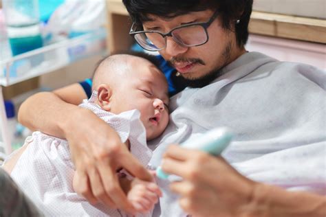 Trimming Baby Nails How To Trim Tips And Alternatives Being The Parent