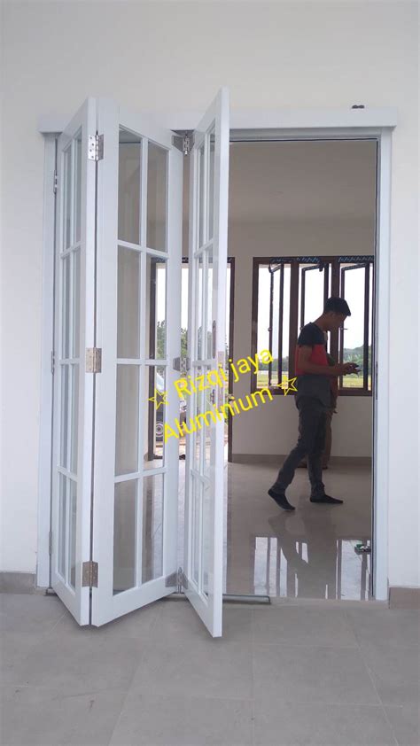 Pintu Kayu Lipat 3 Daun Luke Springer