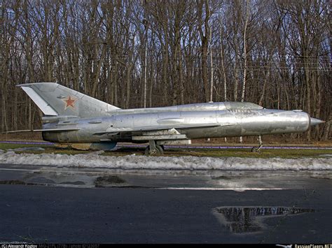 Фотография самолёта · Микоян-Гуревич · МиГ-21ФЛ (77Б) · 67 (зав.н ...