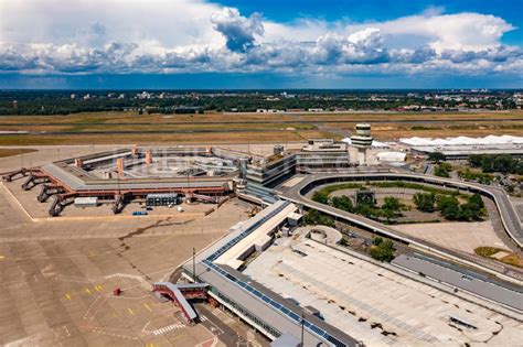 Berlin aus der Vogelperspektive Ehemaliges Terminal auf dem Gelände