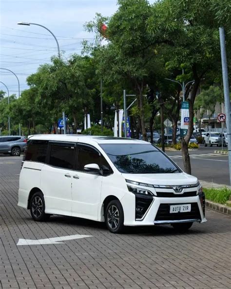 Mobil Besar Untuk Mudik Paling Dicari Di Olx Autos Setir Kanan