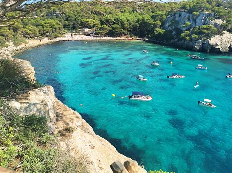 Cala Macarella La Playa Menorquina Con Cuevas Marinas Rulando Mundo