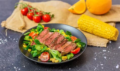 Zarte Rindersteak Streifen Mit Buntem Salat Resipis