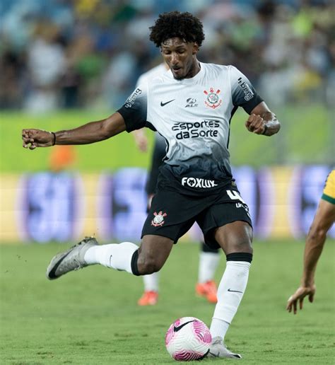 Talles Magno Soma Bons N Meros Desde Seu Primeiro Jogo Pelo Corinthians