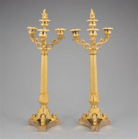 Par De Candelabros Franceses Em Bronze Gilded A Ouro De Meados Do Sec