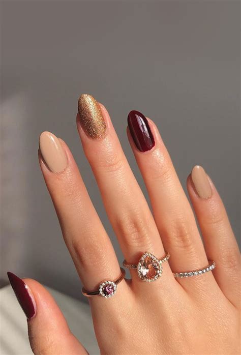 27 Glamorous Soft And Subtle Autumn Nail Designs Glitter Autumn