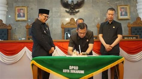 Rapat Paripurna DPRD Kota Sukabumi PJ Wali Kota Sampaikan Penjelasan