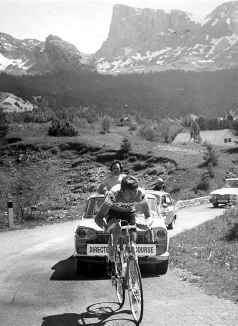 Cyclisme Ancien Maillot Jaune Du Tour De France Et Vainqueur Sur Le