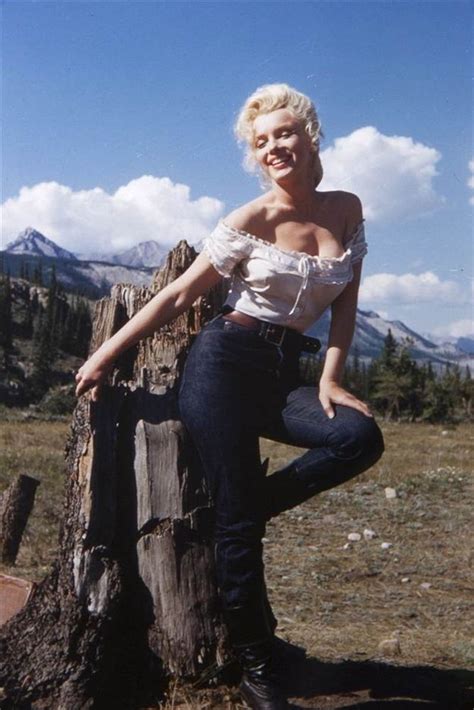 Rare And Candid Marilyn Monroe Pictures 25 Pics