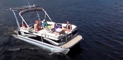 The 6 Best Luxury Pontoon Boats