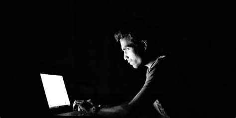 Revenge Porn Contestato Reato A Un Uomo Che Ha Pubblicato Foto Intime Ex