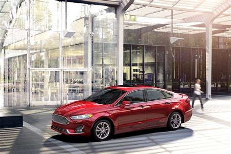 2020 Ford Fusion Hybrid Review