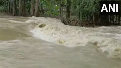 Assam Flood खतरे के निशान से ऊपर बह रही है ब्रह्मपुत्र अब तक 7 की मौत