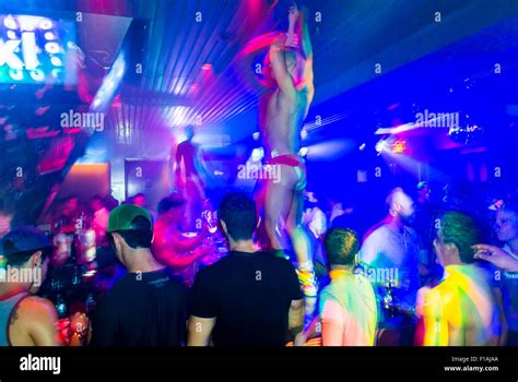 New York City USA foule d hommes à l intérieur de la piste de danse Club Gay XL dans l