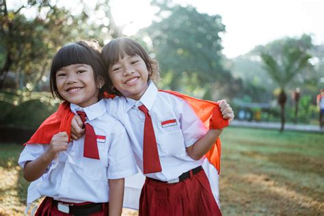 10 Contoh Pelaksanaan Tanggung Jawab Sebagai Bangsa Dan Warga Negara