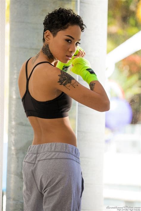 Honey Gold Has Lesbian Sex With Chloe Cherry My Honey Gold Blog