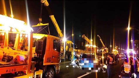 國道6車連環撞！台積電副理手電筒示警 慘遭撞擊身亡｜東森新聞：新聞在哪 東森就在哪裡