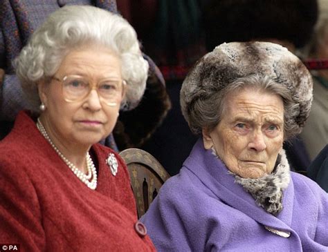 9 Hot Sexy Princess Alice Bikini Pics