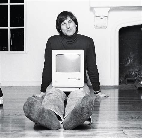 Steve Jobs with Macintosh Team and 25 More Rarely Seen Historical Photos - TechEBlog